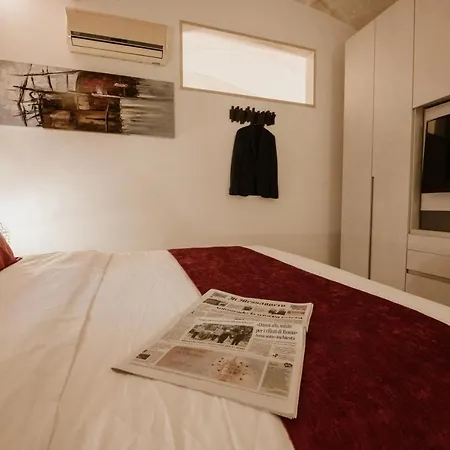 Pacuvius 4* Bríndisi