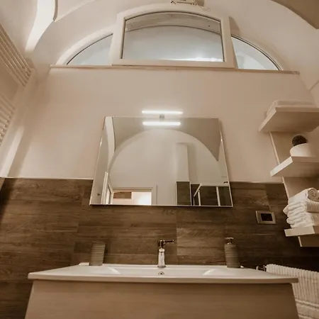 Pacuvius 4* Bríndisi